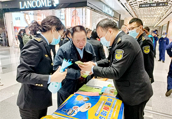 太原市各级市场监管部门举办了“创优消费环境 提振消费信心”主题宣传咨询活动