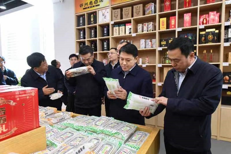 鞠振在忻州调研