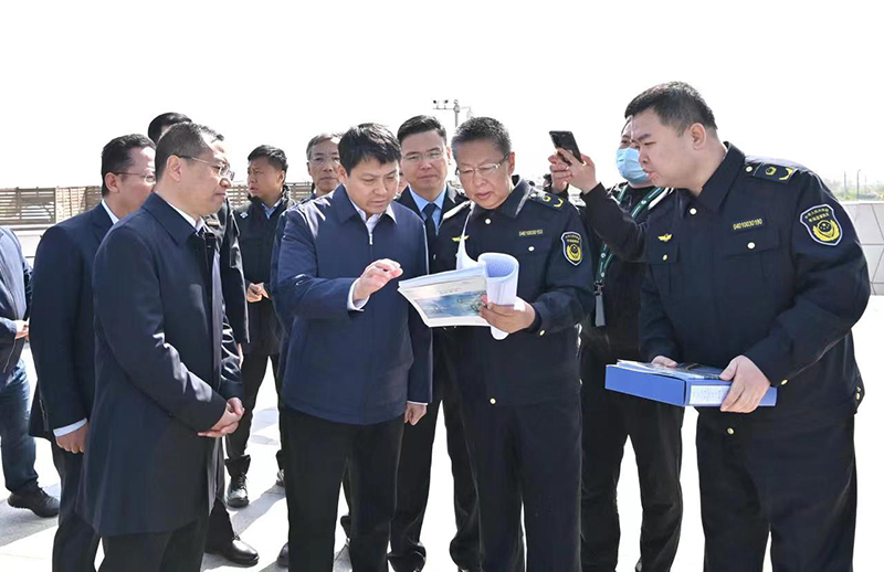 鞠振带队督导检查节日市场