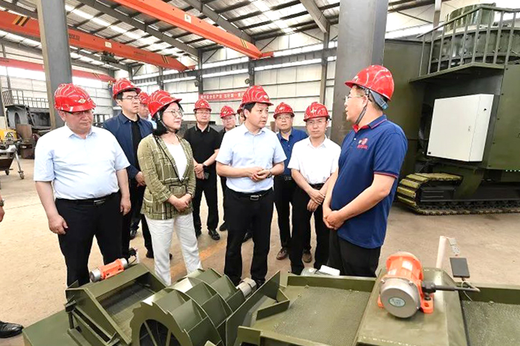 鞠振在临汾调研