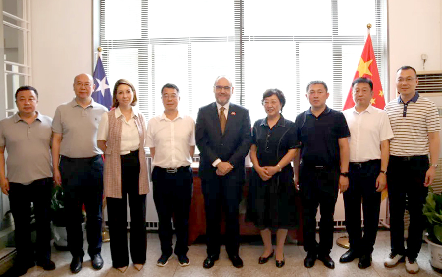 吕梁市副市长刘晋萍一行拜访智利驻华使馆