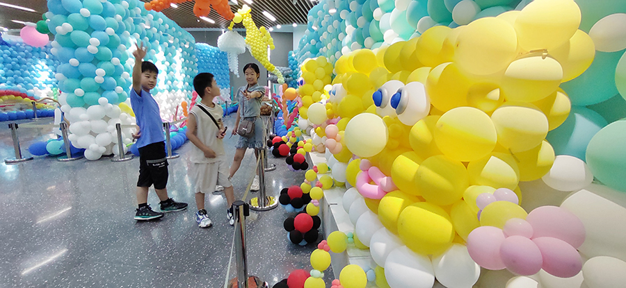 太原植物园:气球总动员 潮趣又梦幻