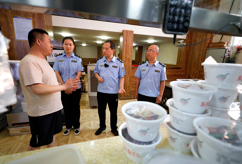 左宏伟:守牢食品安全底线绝不放松