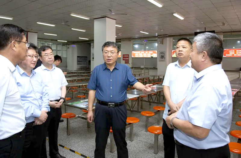闫建国督导调研临汾校园食品安全工作