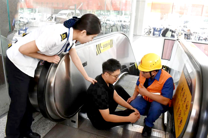 太原市市场监督管理局组织开展蓝翼应急救援志愿服务队实训能力提升和中秋、国庆“两节”期间电梯安全应急演练