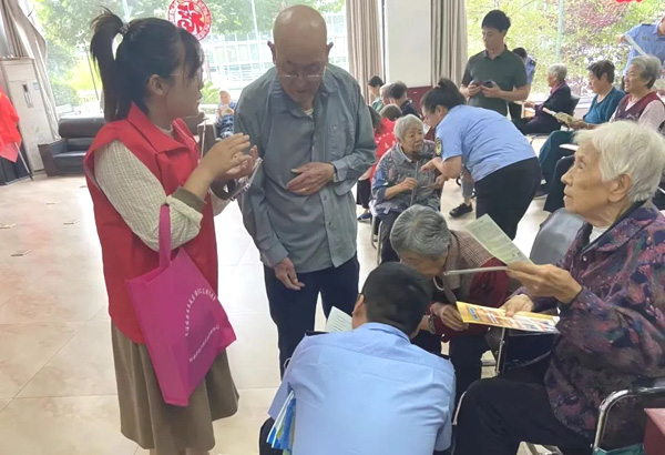 祁县市场监管局走进敬老院开展志愿服务活动