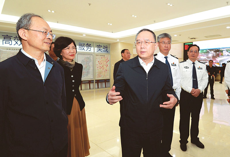 金湘军调度检查节日期间安全稳定工作