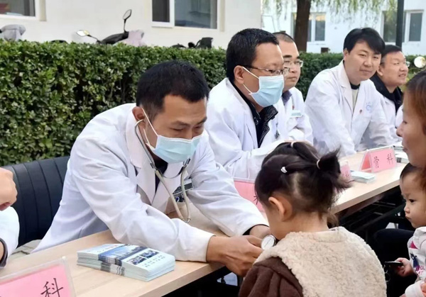 党建引领立新功 红色义诊暖人心