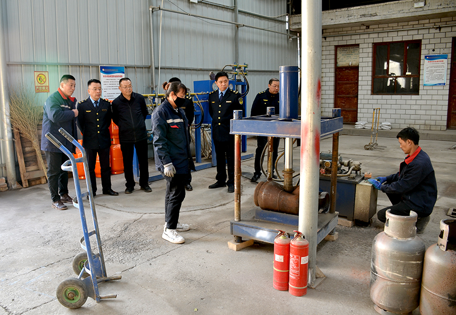 临汾市市场监管局举行报废液化石油气钢瓶集中销毁活动