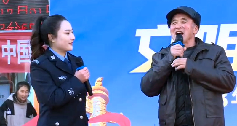 兴县交警队举办“文明交通 你我同行”文艺汇演 纪念全国交通安全日