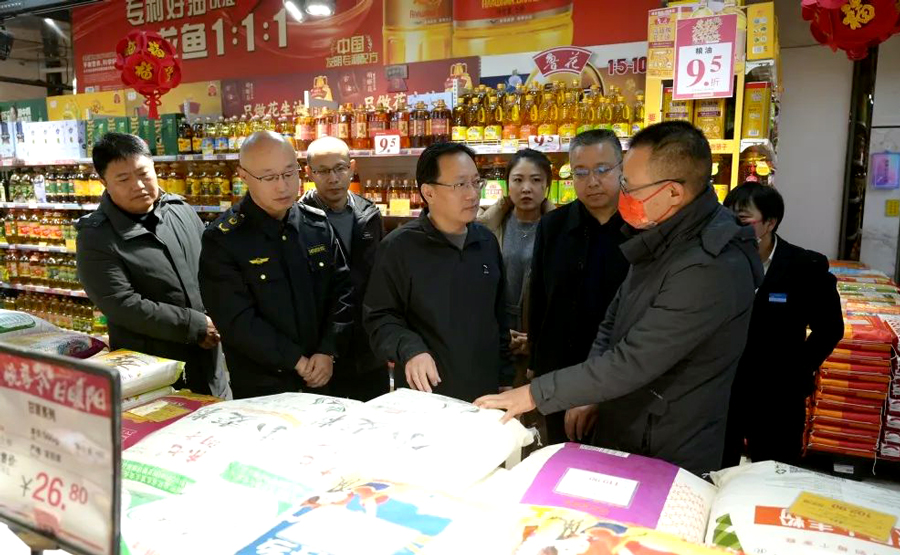 朱慧杰带队督查“两节”市场监管工作