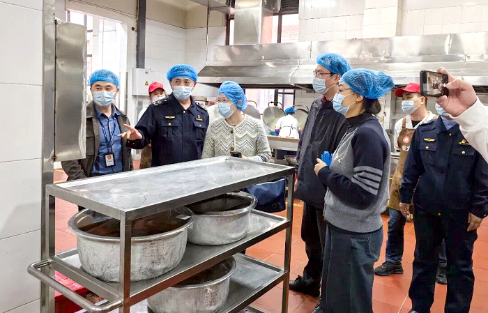 福建强化校园食品安全 交叉抽查百余家食堂及承包经营单位