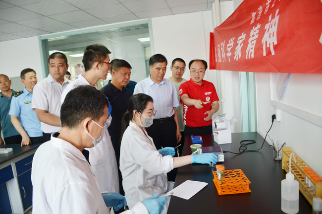 临汾市市场监管局邀请公众走进食品检验检测实验室 “零距离”感受科技监管的力量