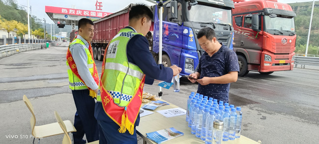 山西路桥集团吕梁国道公司“服务暖人心 明月伴君行”中秋节收费营销活动正式启动