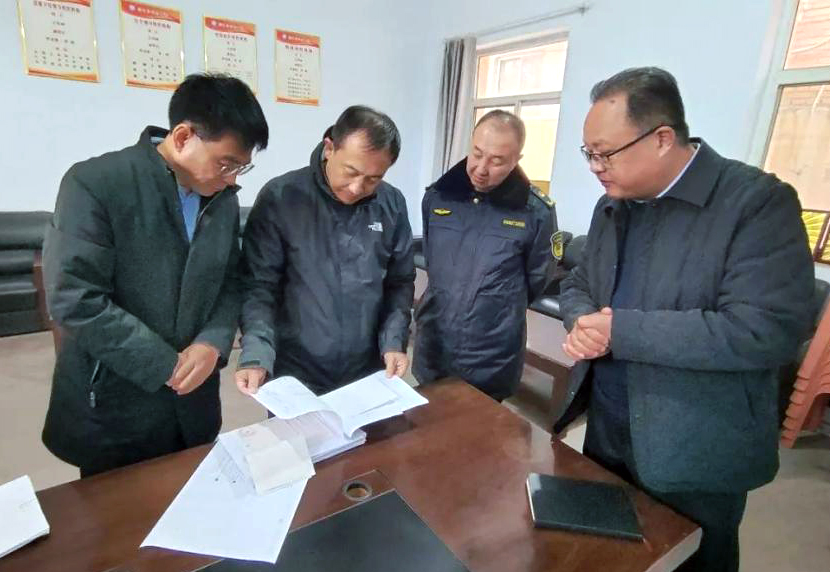 绛县副县长郭晓伟开展中小学校园食品安全专项检查