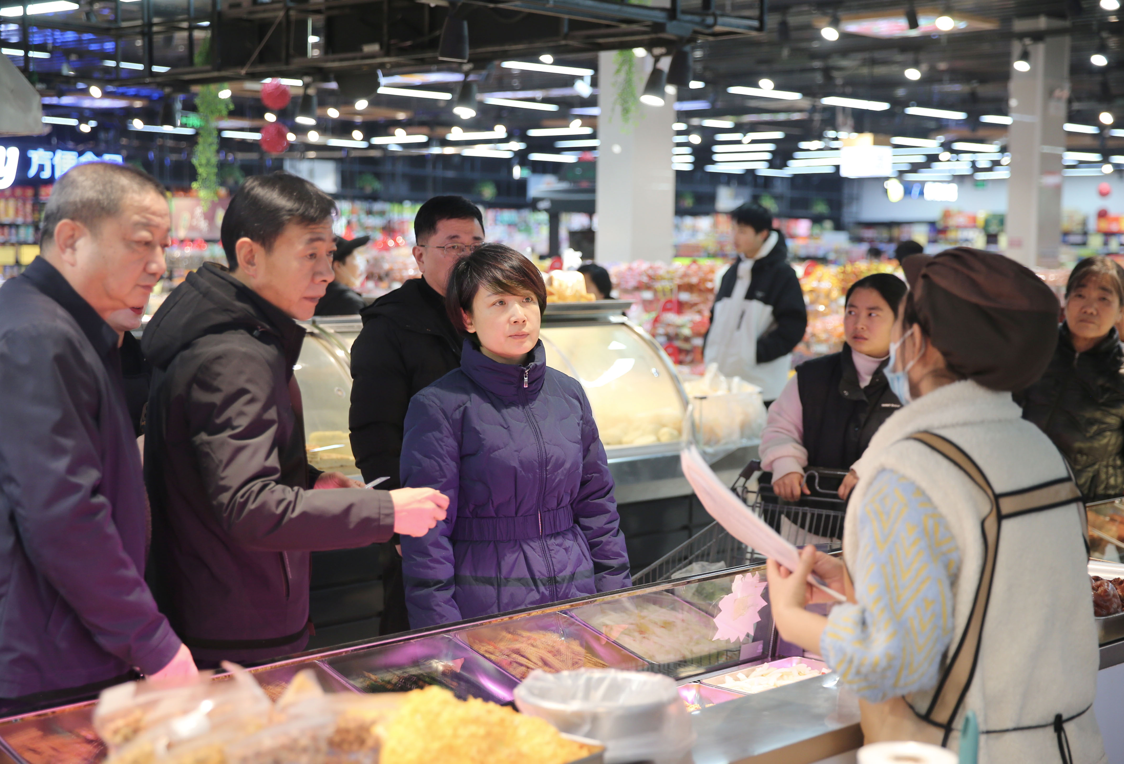 运城市市场监管局在夏县督导检查节日市场