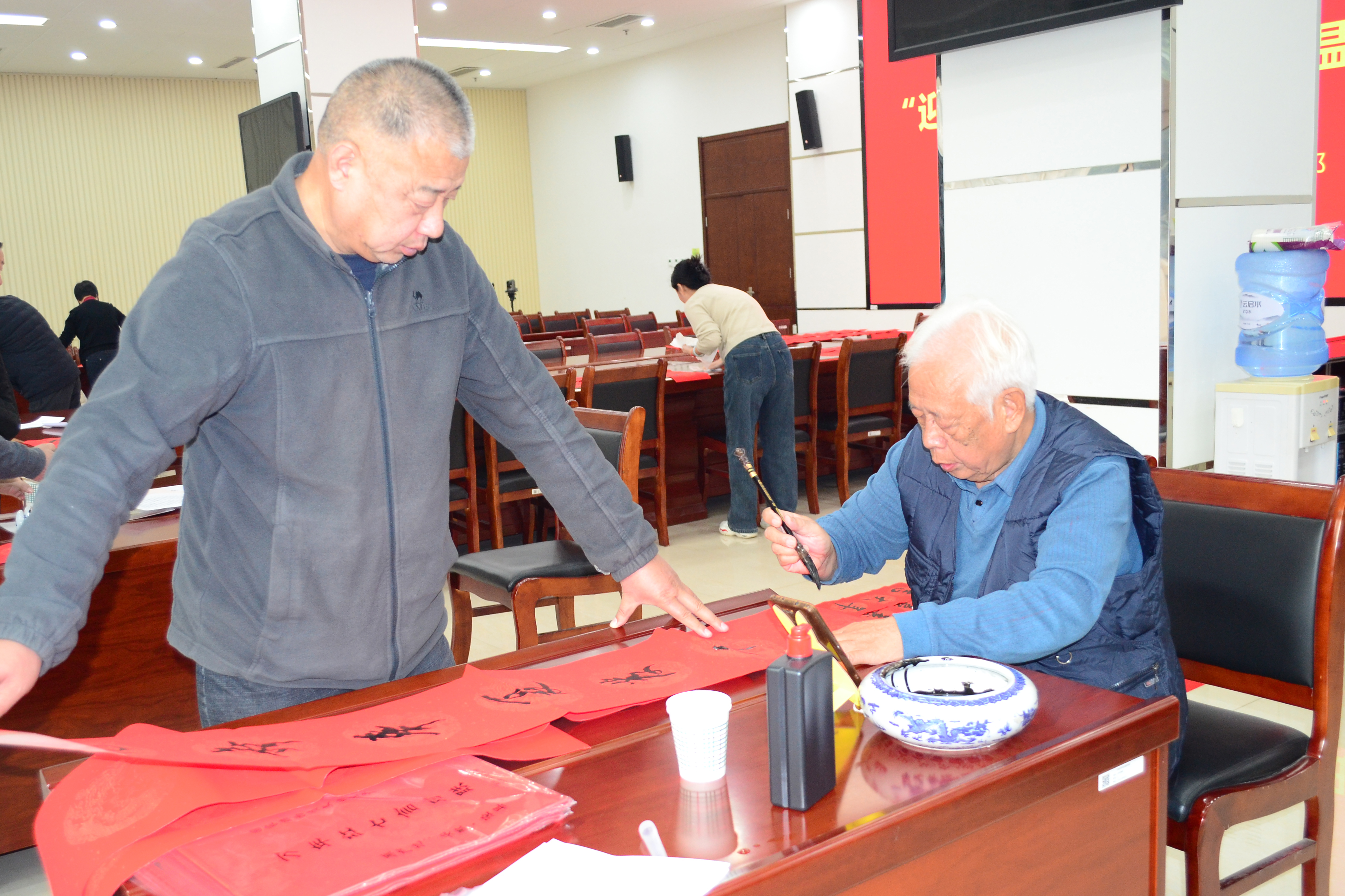 运城市市场监管局开展“迎新年 写春联 送温暖”活动