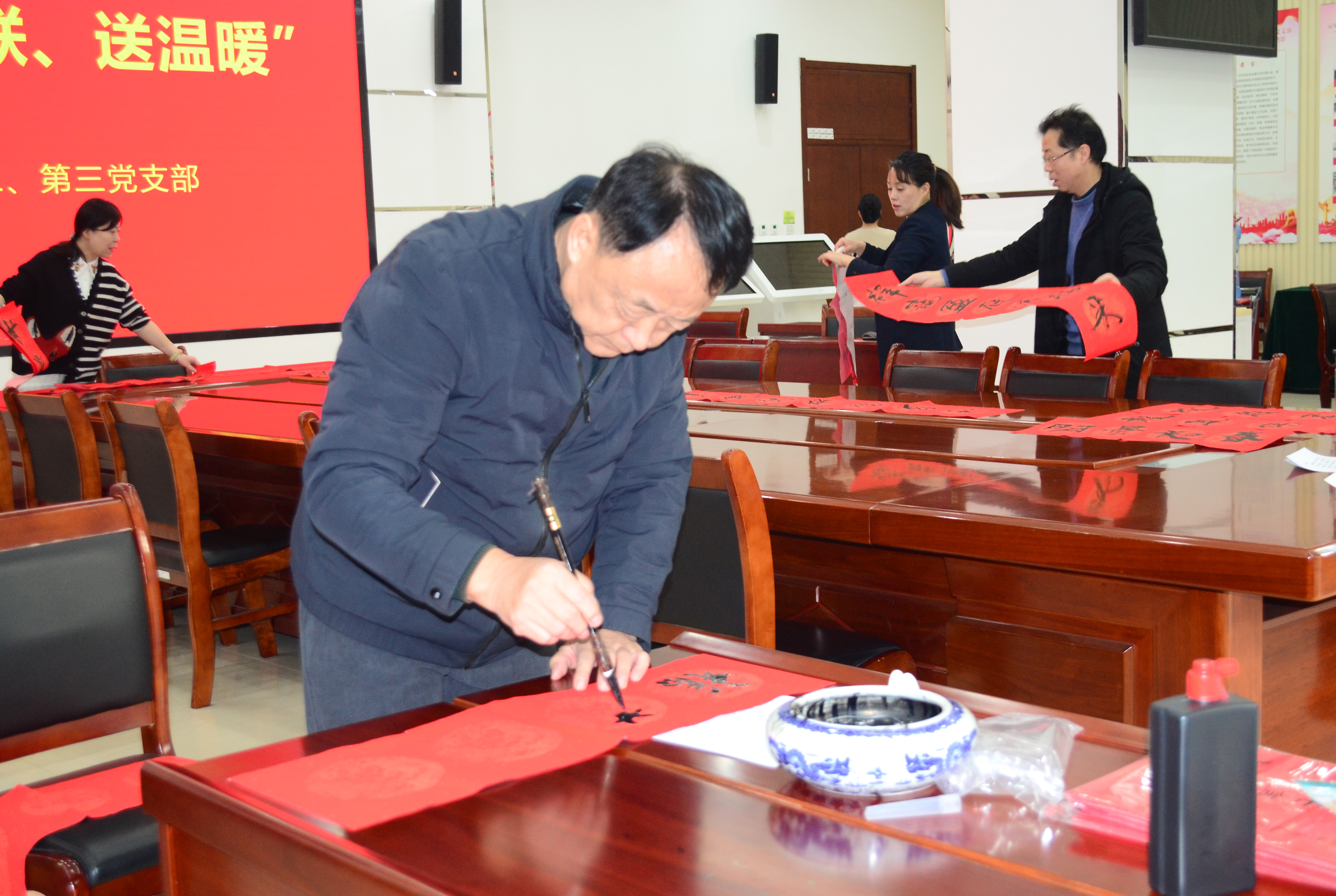 运城市市场监管局开展“迎新年 写春联 送温暖”活动