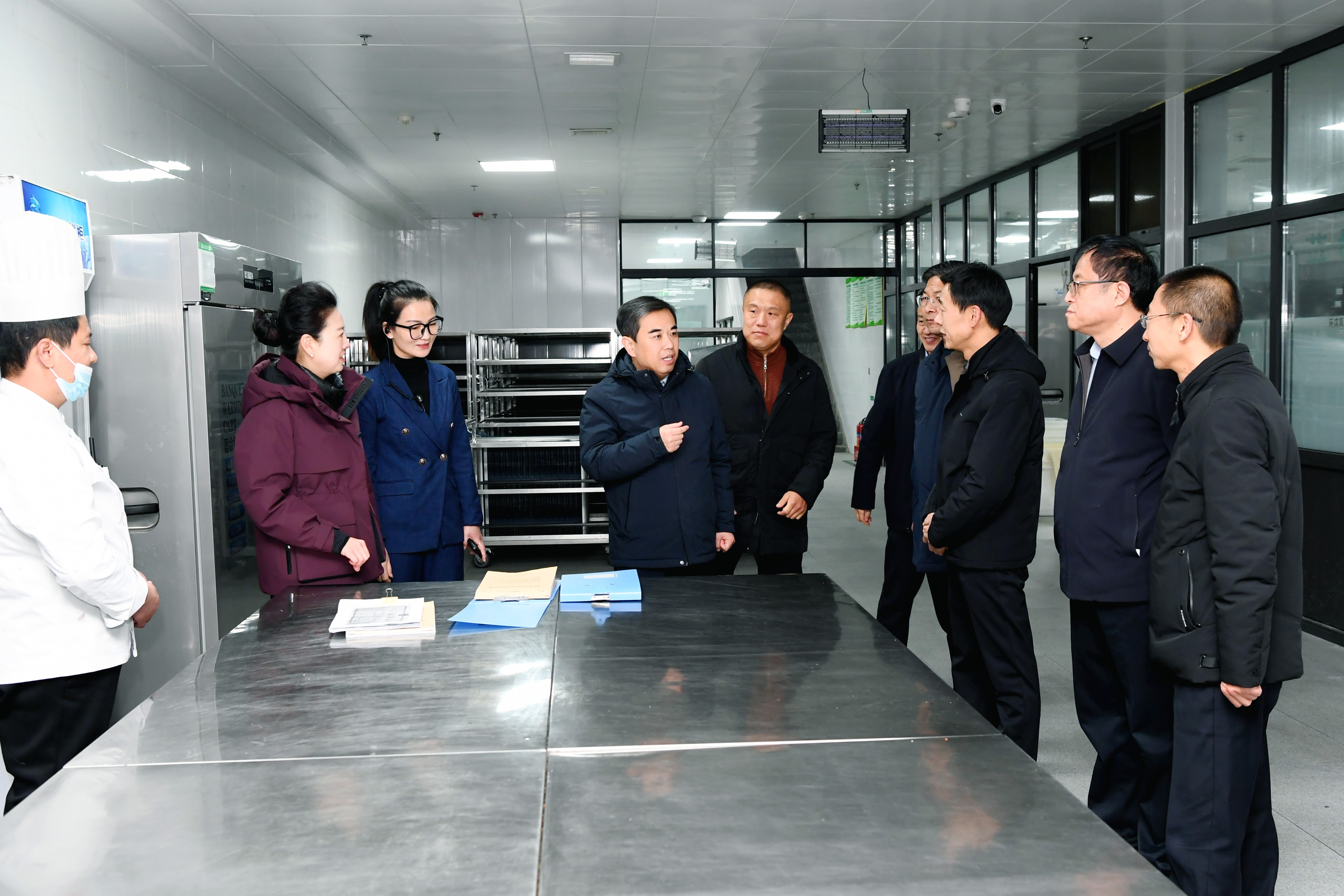 夏县县委副书记、县长李雷调研春节前市场情况