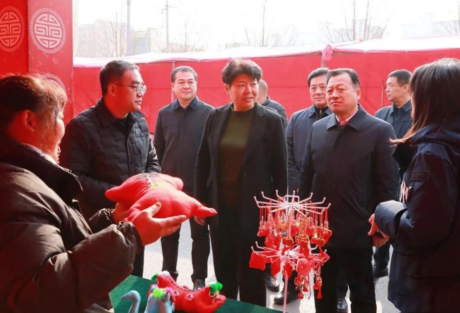 绛县县委书记解芳调研节前市场保供稳价及食品安全工作