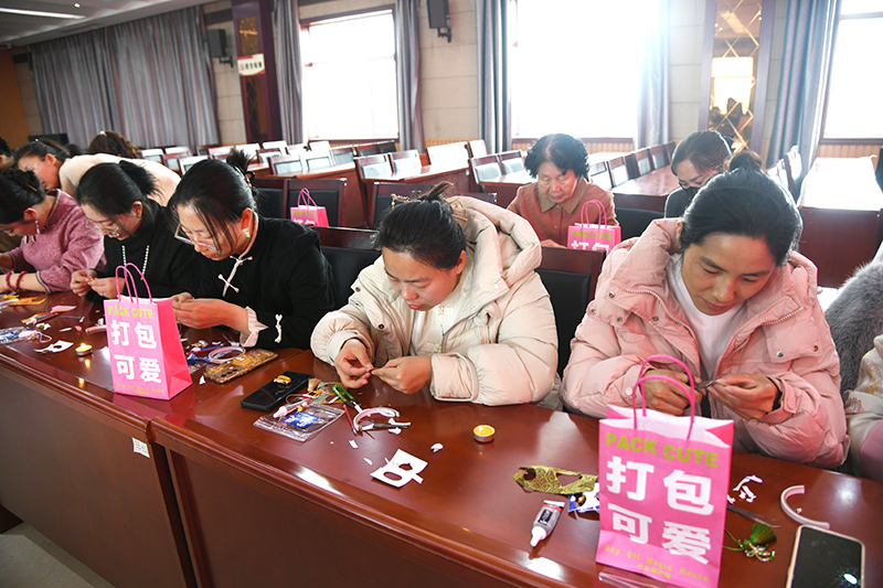 闻喜县举办”锦色芳华 宋韵流芳”非物质文化遗产宋锦手工艺活动