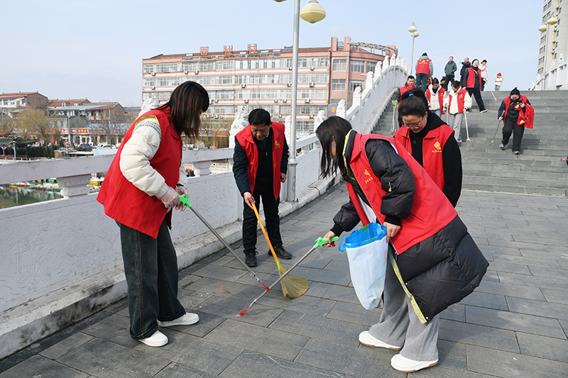闻喜县开展“弘扬雷锋风尚,筑梦宜居社区”志愿服务活动