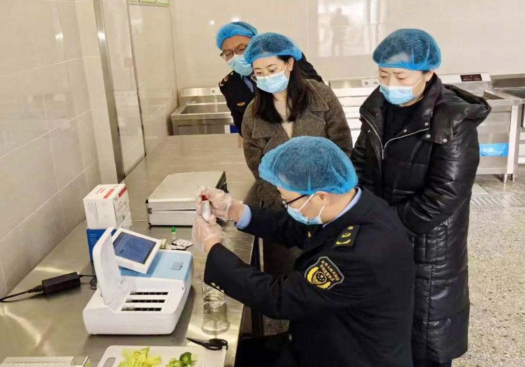 “你点我检”进校园 共筑食安“防护网”  稷山县市场监管局开展3·15“百姓点检日”活动