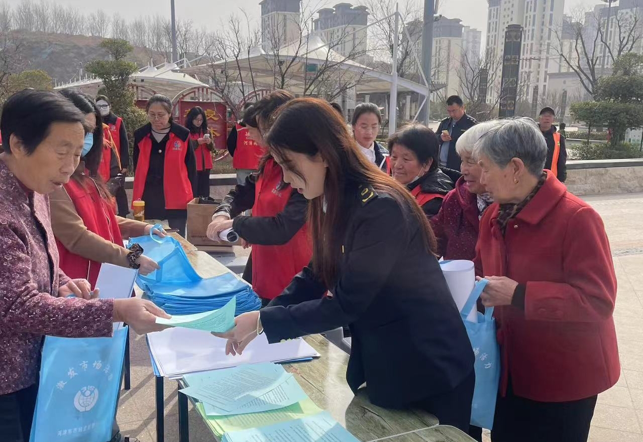 河津市市场监管局开展“3.15”消费维权进社区进乡镇宣传活动