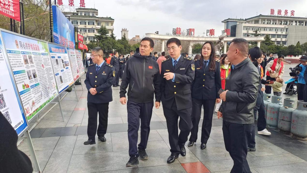河津市市场监管局开展“ 3·15国际消费者权益日”宣传活动