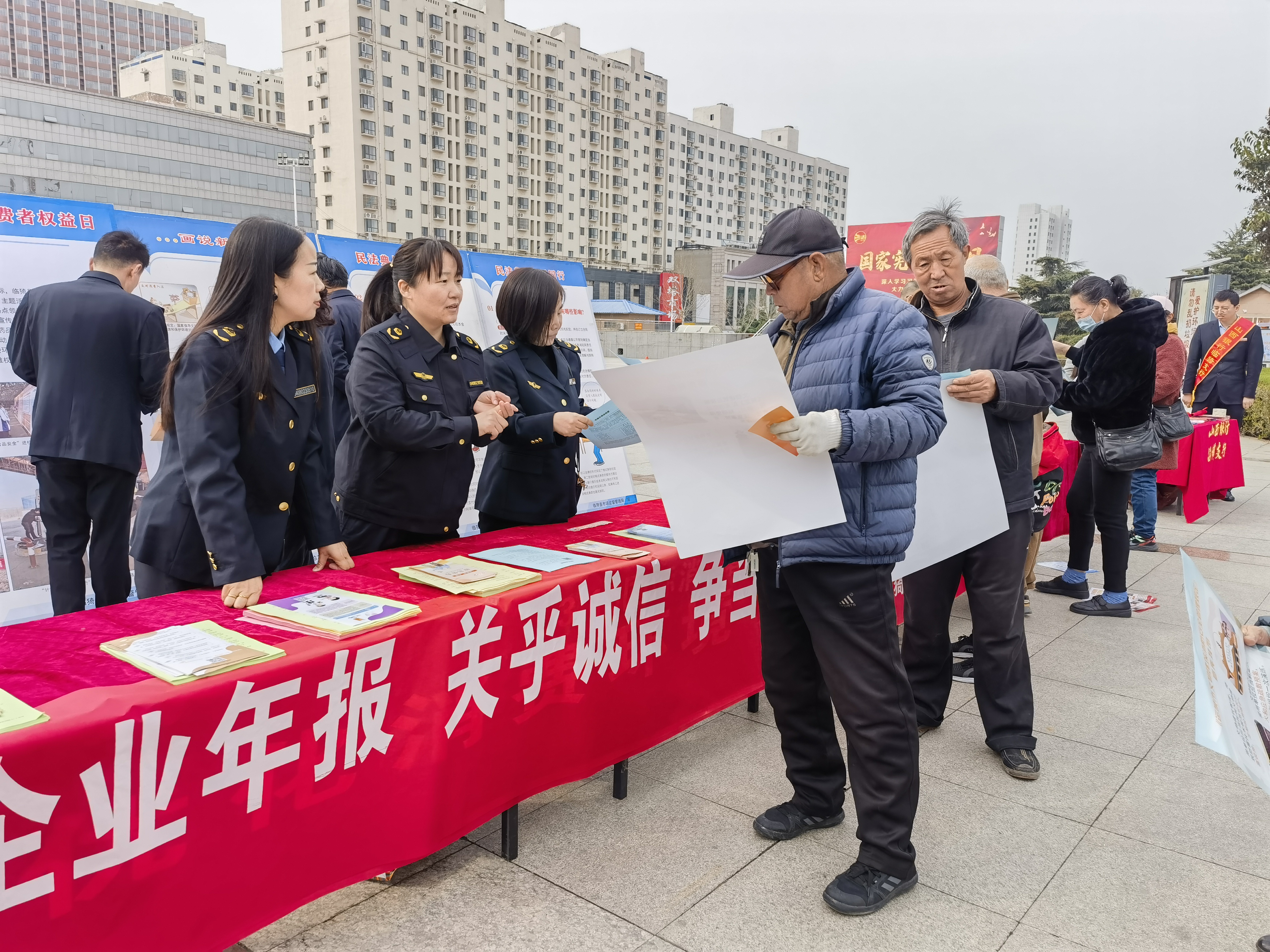 临猗县市场监管局开展年报宣传活动
