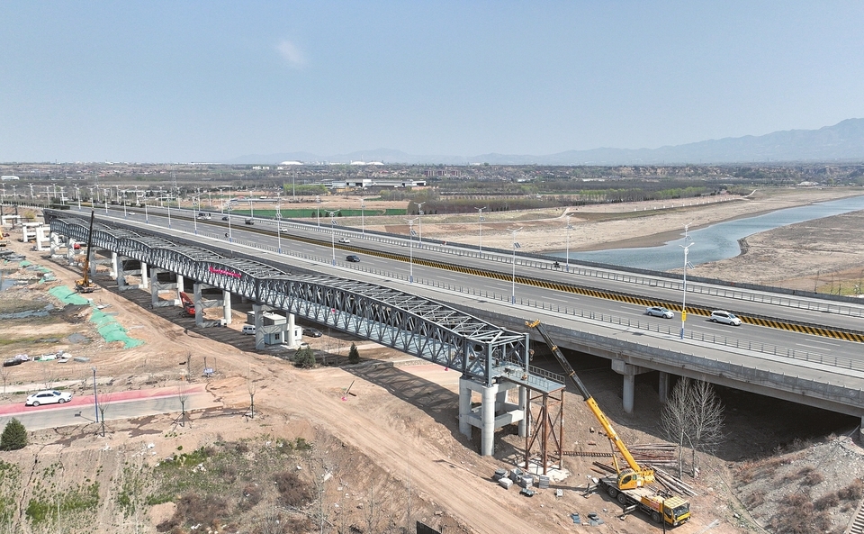 临汾市绿色能源输配供热项目：一派热火朝天的施工景象