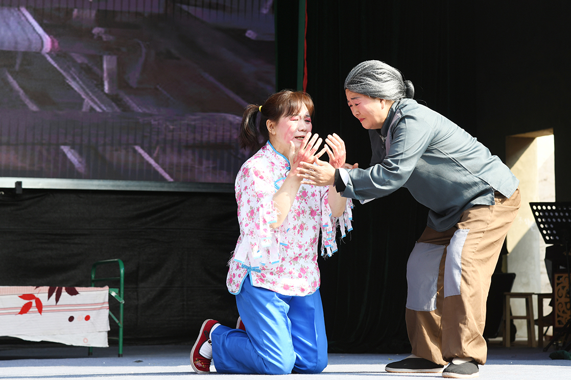 闻喜县举办地方小戏剧展演活动 16 支剧团献演本土特色剧目