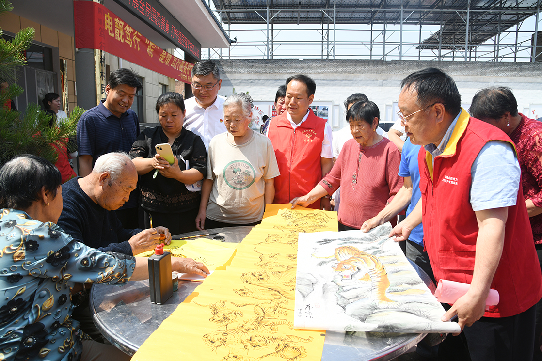闻喜县阳隅镇笃行村开展 “端午传情心向党 国网笃行践初心” 主题活动