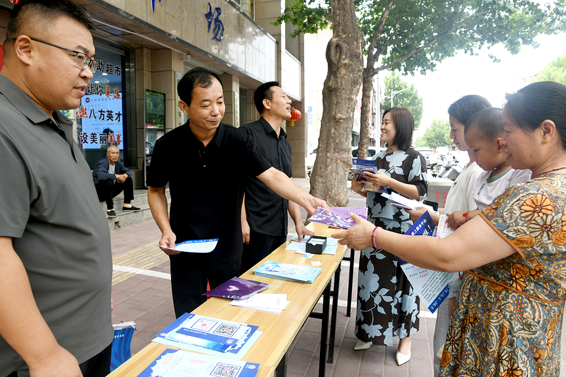 闻喜县成功举办2025年“百日千万专项活动”招聘会