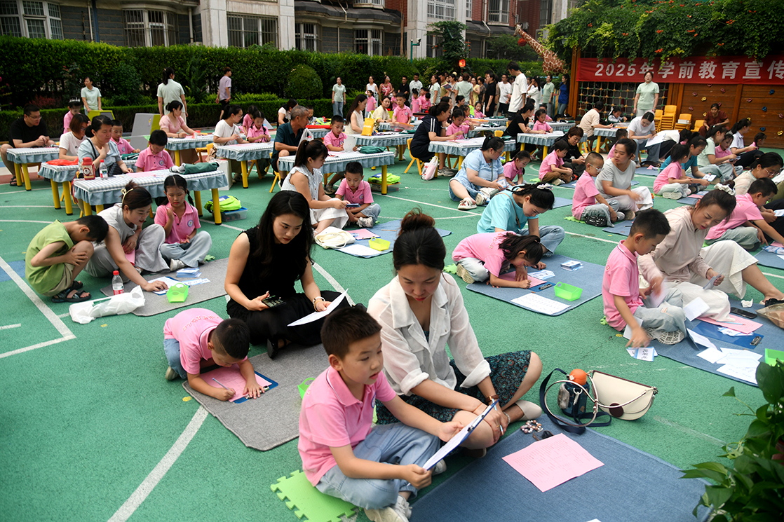 闻喜县海天新教育幼儿园 2025 届大班毕业典礼温情启幕 仪式感中寄寓成长期许