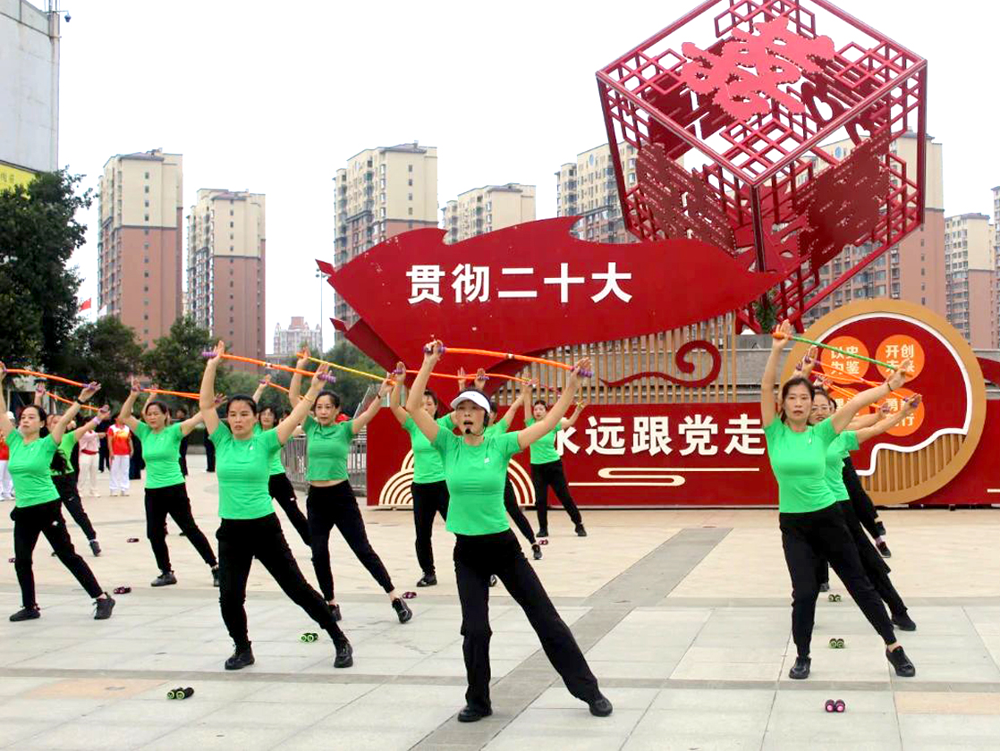 闻喜启动全民健身月活动 千人健步走点燃运动热潮
