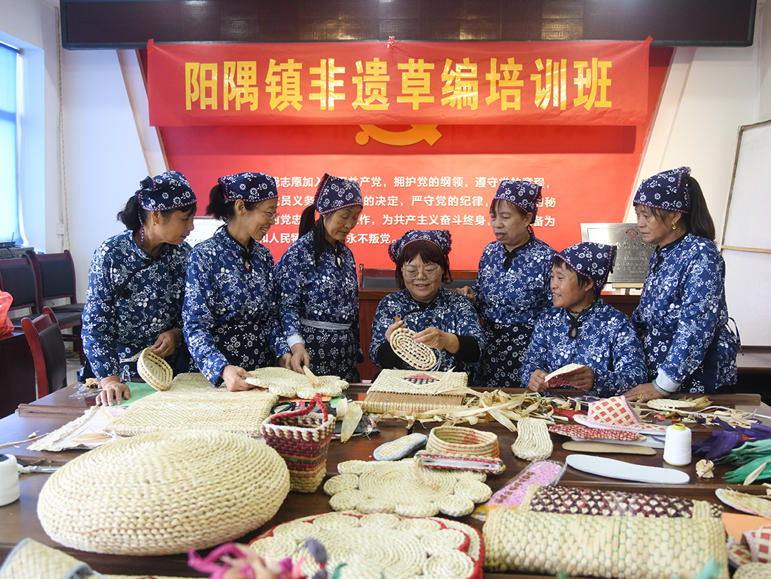 闻喜县阳隅镇:非遗草编培训进乡村 赋能文化传承与村民增收