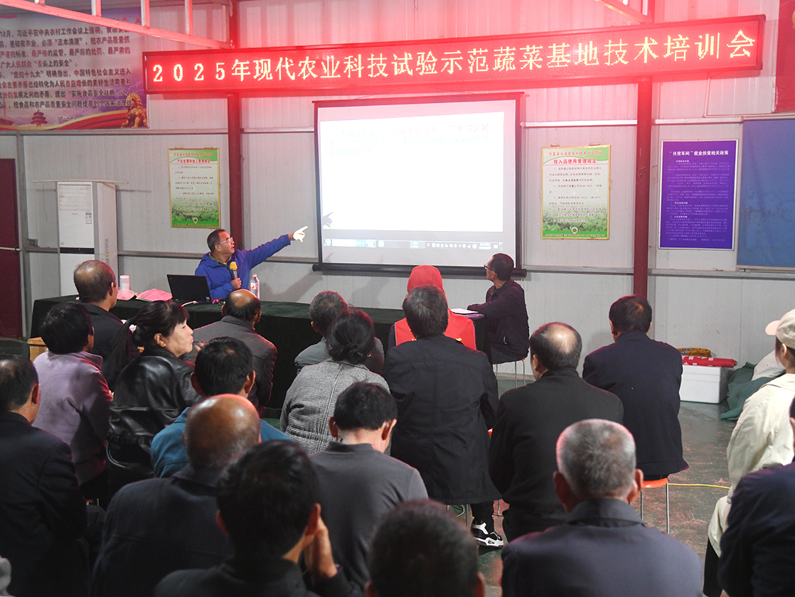 闻喜县举办现代农业科技培训会 100 余名种植户 “田间取经” 学技术