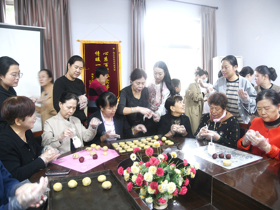 闻喜县开展 “月满中秋 情聚邻里” 活动 情暖孤寡老人