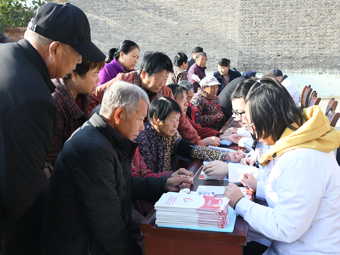 闻喜县统战系统开展重阳节义诊活动 健康服务暖民心