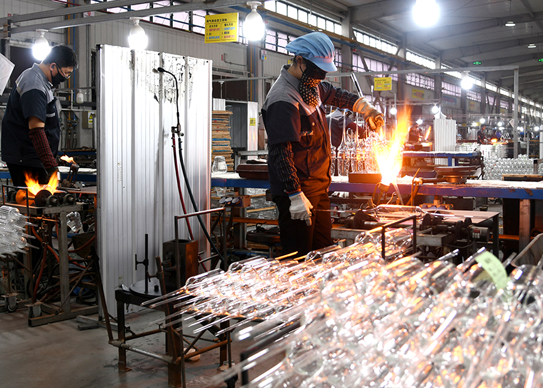 闻喜宏伟玻璃：手工技艺赋能 产品远销欧美20余国