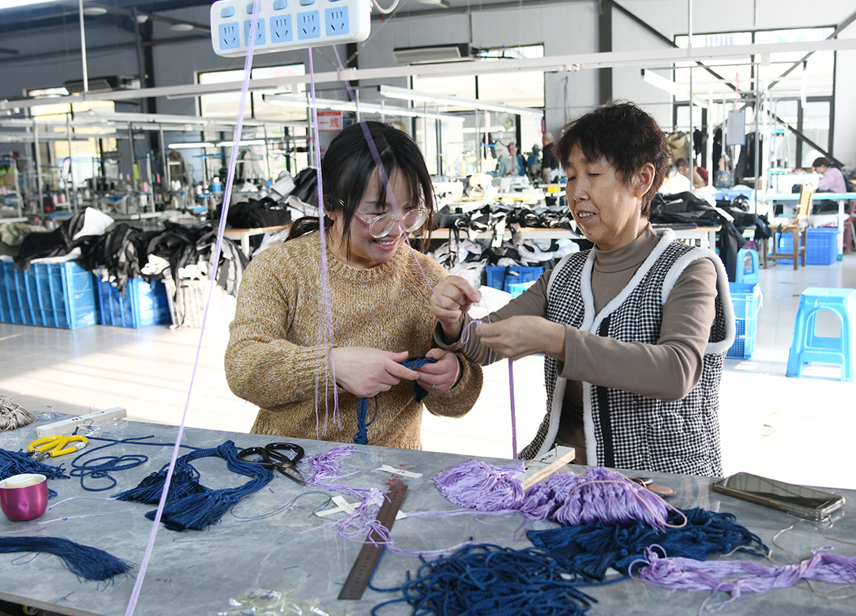 闻喜桐城镇：帮扶车间筑巢引凤 奏响乡村振兴增收曲