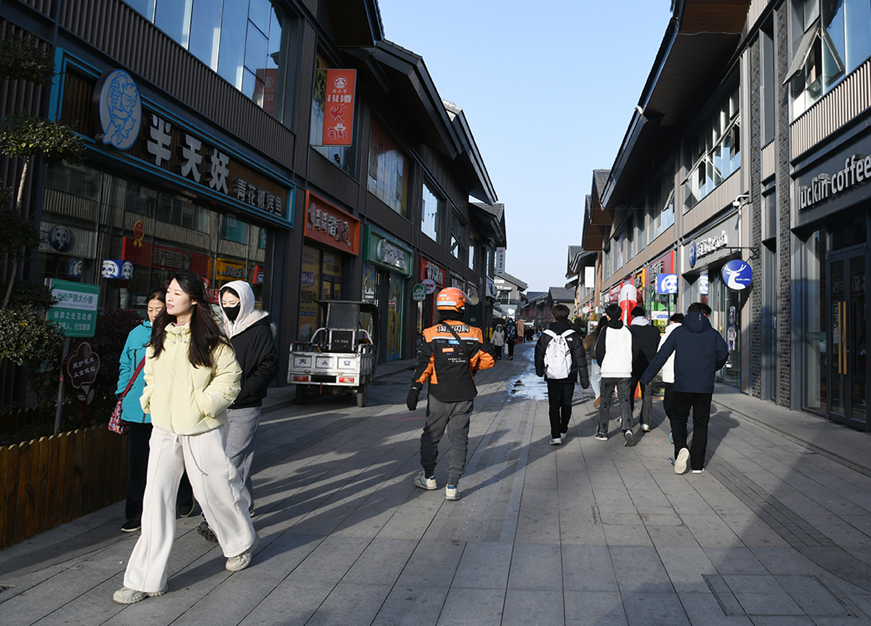 闻喜涑水小镇:“暖经济” 持续升温 御寒消费市场供销两旺