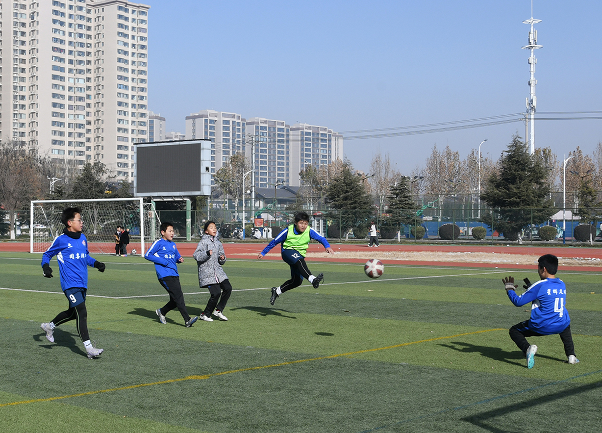 闻喜县:校园足球点燃冬日活力 赋能青少年全面成长