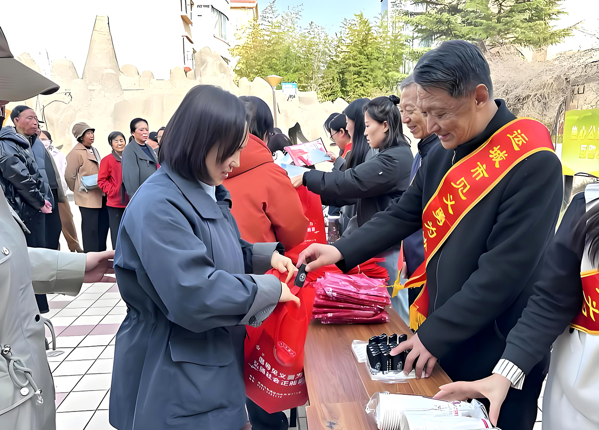 以行动践初心 让文明之花绽放心间——盐湖区学雷锋志愿服务月系列活动综述
