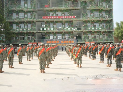 山西闻喜县 57 名新兵启程赴军营  携家乡期盼书写强军篇章