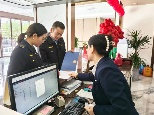 陕西市场监管系统坚守岗位 “不打烊” 全方位护航 “双节” 市场安全