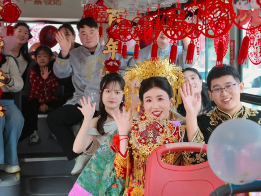 公交当婚车 新风拂乡野——闻喜女党员引领婚俗改革破题