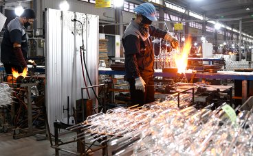 闻喜宏伟玻璃：手工技艺赋能 产品远销欧美20余国