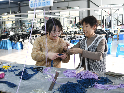 闻喜桐城镇：帮扶车间筑巢引凤 奏响乡村振兴增收曲